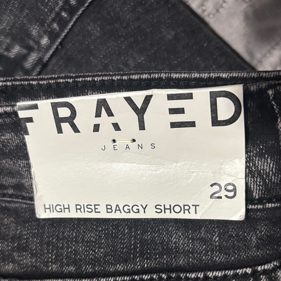🖤 Frayed Women’s Black Jean Shorts — Size 29 — NWT 🖤 - Picture 3 of 5